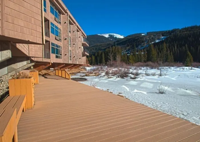 River Bank Lodge